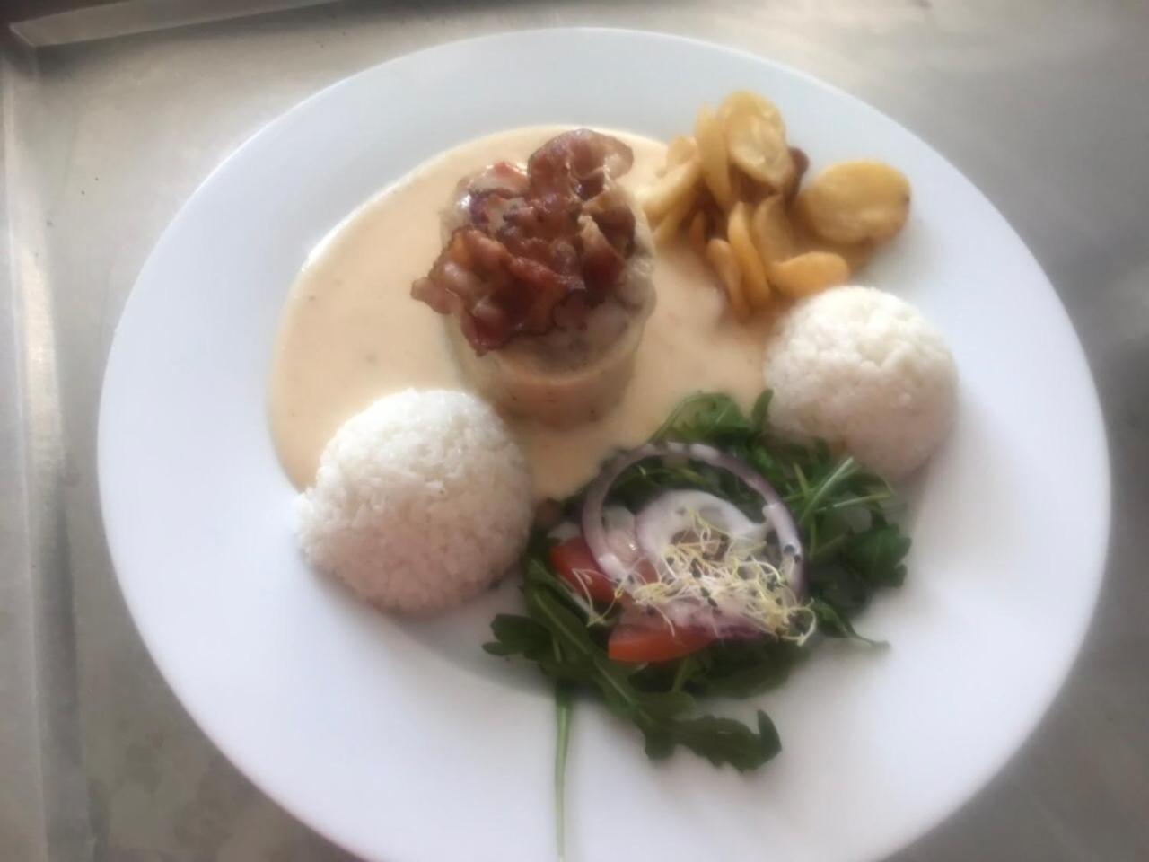 U Ferka Hotel Lemesany Luaran gambar