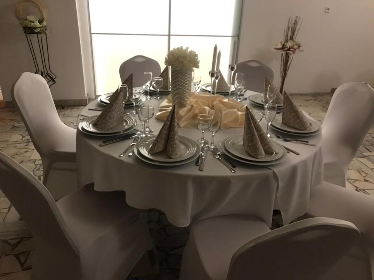 U Ferka Hotel Lemesany Luaran gambar