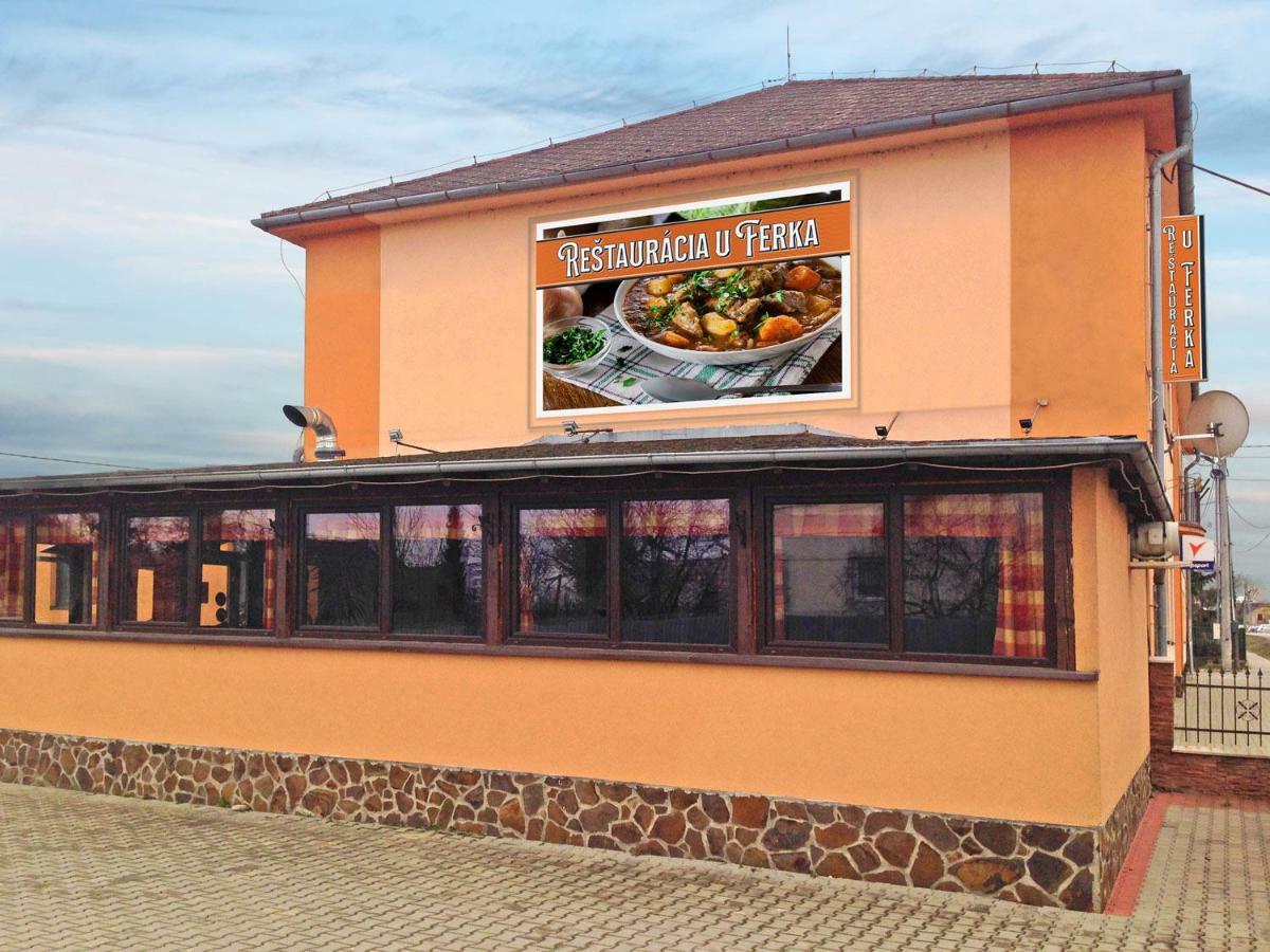 U Ferka Hotel Lemesany Luaran gambar